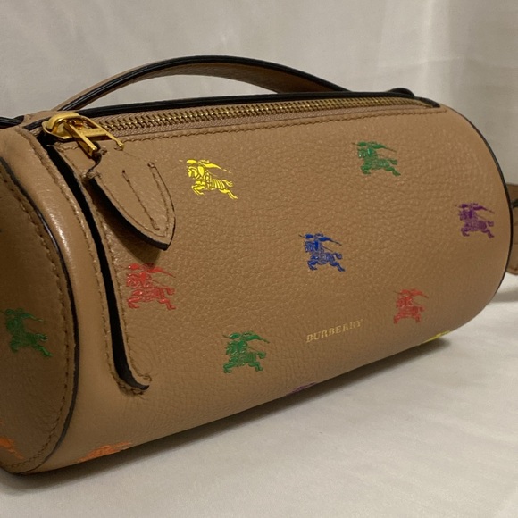 BURBERRY THE EKD LEATHER BARREL BAG IN NEUTRALS/MULTI - Picture 3 of 17